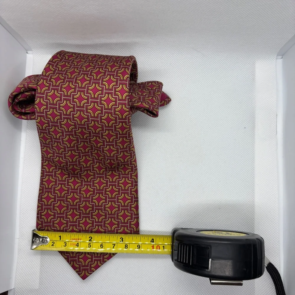 Hermes Silk Necktie Mens Berry Magenta Pink Gold Geometric Chain Link 7331 EA